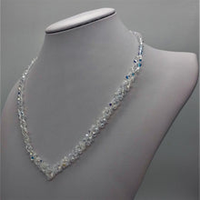 Carica l&#39;immagine nel visualizzatore di Gallery, Collana da sposa a V con cristalli austriaci e argento 925
