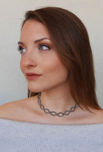 Carica l&#39;immagine nel visualizzatore di Gallery, Collana &quot;Praga&quot; chocker di lusso realizzata con cristalli e argento - EclipseArtGallery Gioielli
